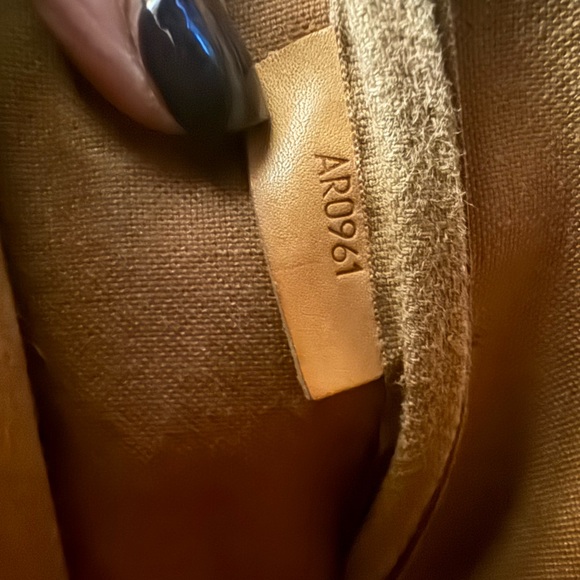 Louis Vuitton Monogram 2 pocket front compartments,w/central pocket+back pocket - Picture 13 of 13